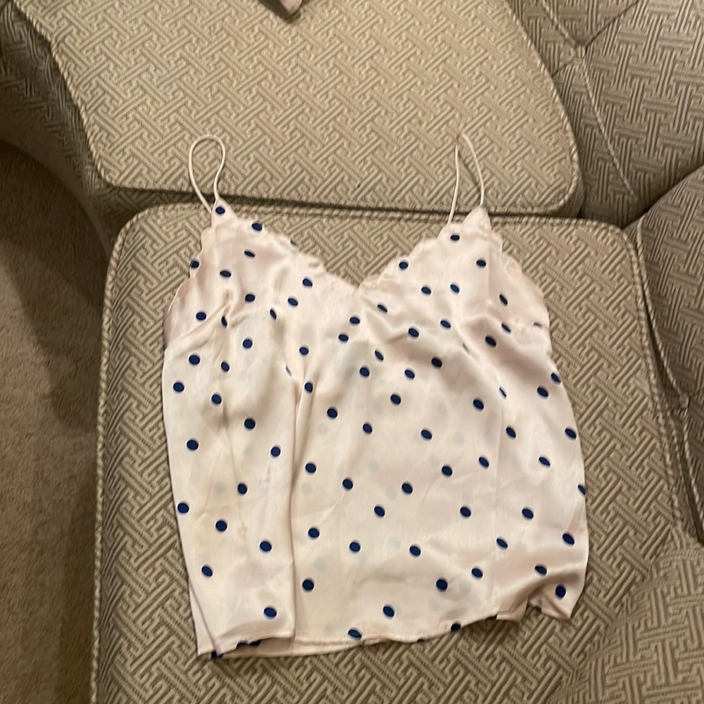 LAST HOURS OR WILL BE DONATED!
Satin cami top